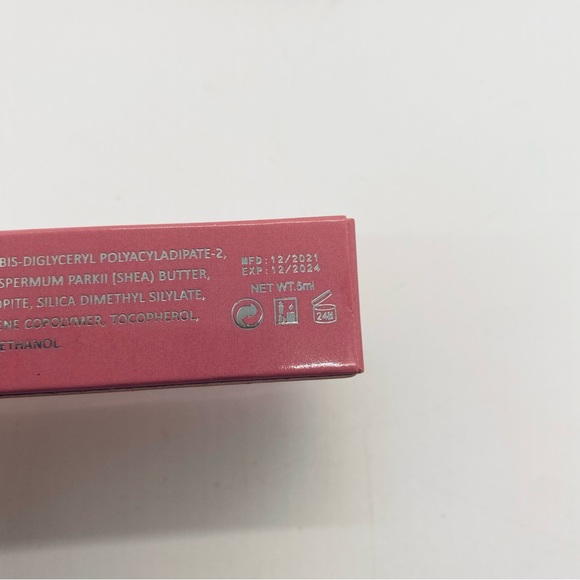NWT BossGloss Lip Gloss in Chairwoman Red (bold red) 0.5 ml Full Size - Picture 8 of 9